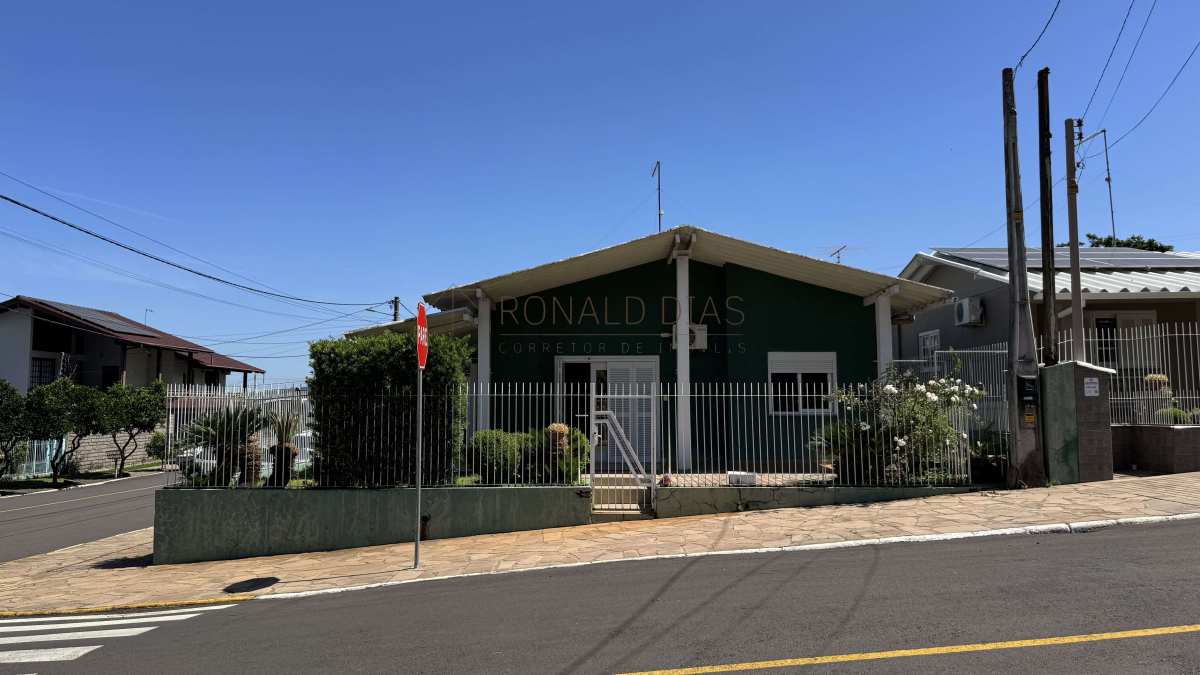 Casa de esquina á venda em Dois Irmãos